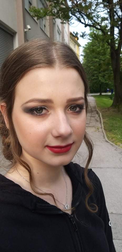 Profesionalno večerno ličenje